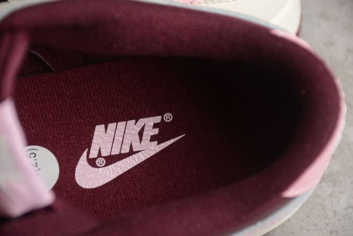 Nike Dunk Low Premium Valentine's Day - Image 10