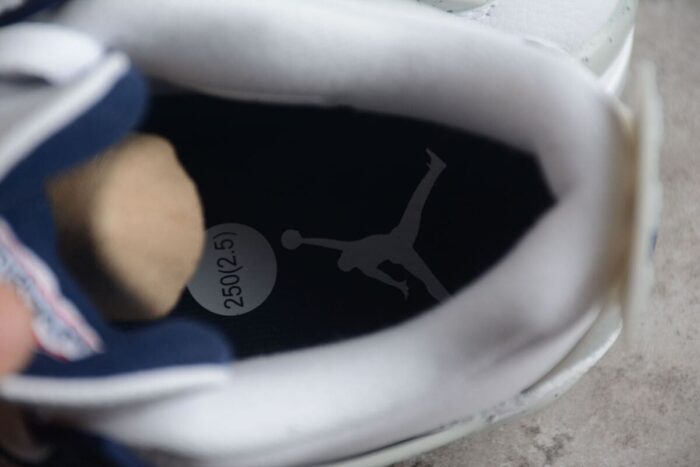 Air Jordan 4 Midnight Navy - Image 9