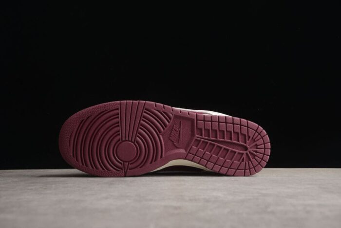 Nike Dunk Low Premium Valentine's Day - Image 7