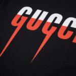 T-shirt Gucci Red Gradient Logo Black GC039 - Image 4