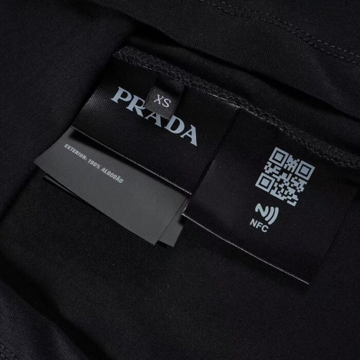 T-shirt Prada Crest Logo Black PD018 - Image 9