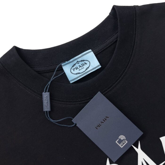 T-shirt Prada Milano Black Graphic Logo PD033 - Image 9