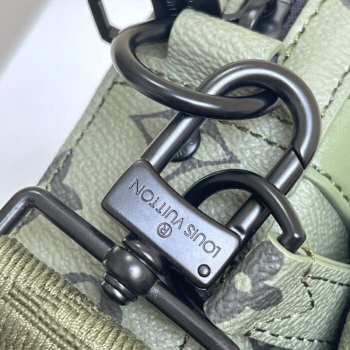 Louis Vuitton Trio Messenger LV042 - Image 10
