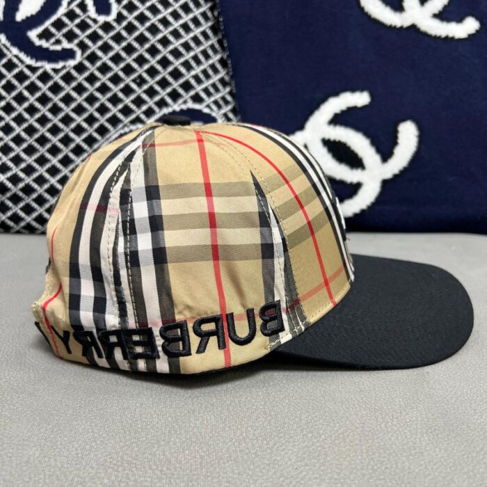 Cap Burberry BY049 - Image 2