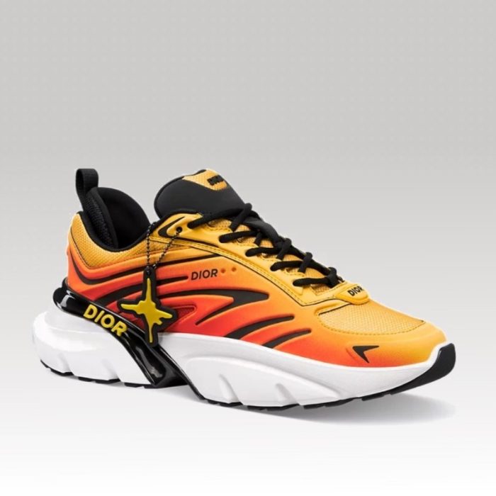 Christian Dior B44 Blade Sneaker Vs Kaws DO164 - Image 2