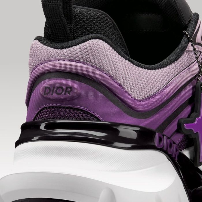 Christian Dior B44 Blade Sneaker Vs Kaws DO166 - Image 2